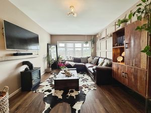 Lounge- click for photo gallery